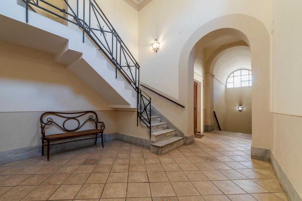 Guesthost - Largo Di Torre Argentina Apartment — Photos 3